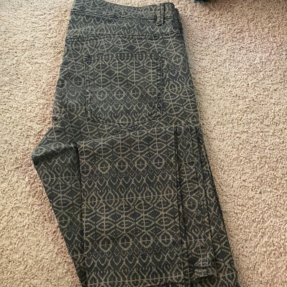 Patterned Skinny Jeans/Jeggings
